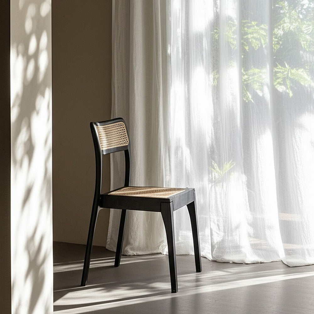 Silla de Madera Negra y Ratán Natural