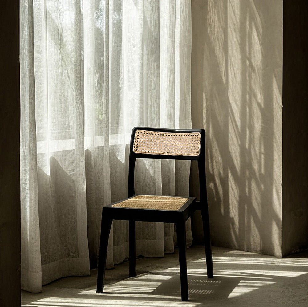 Silla de Madera Negra y Ratán Natural