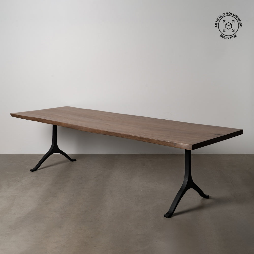 Mesa de comedor de madera de suar y hierro