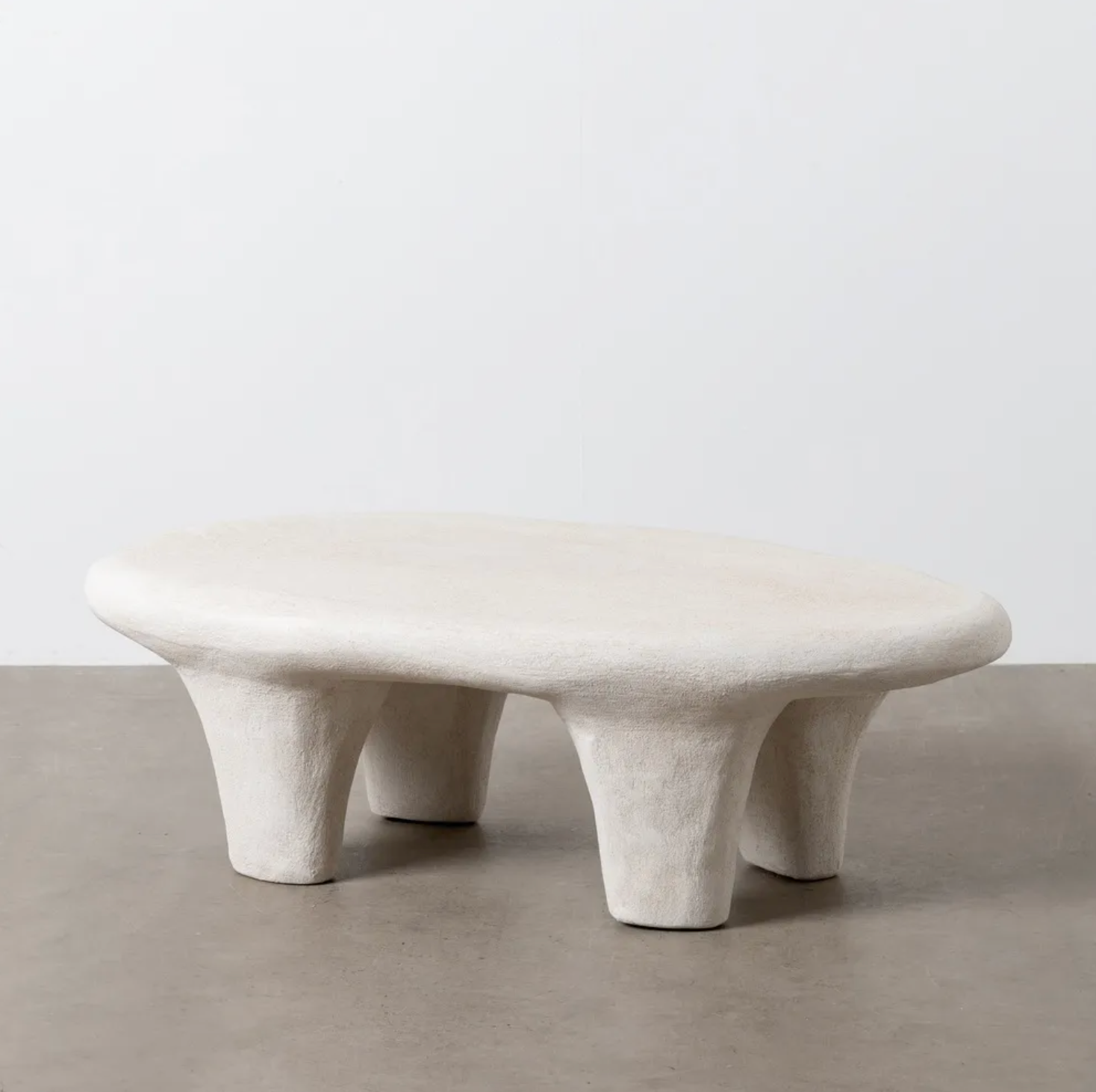 Mesa de centro en poli-resina blanca