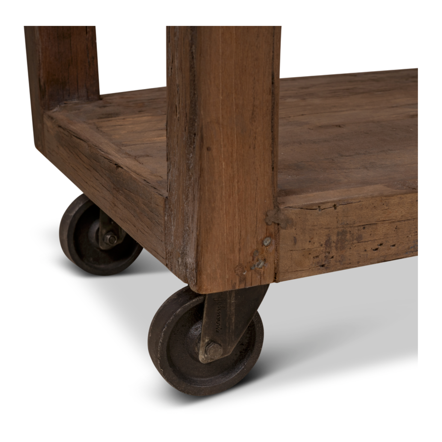 Estantería industrial de madera maciza con ruedas.