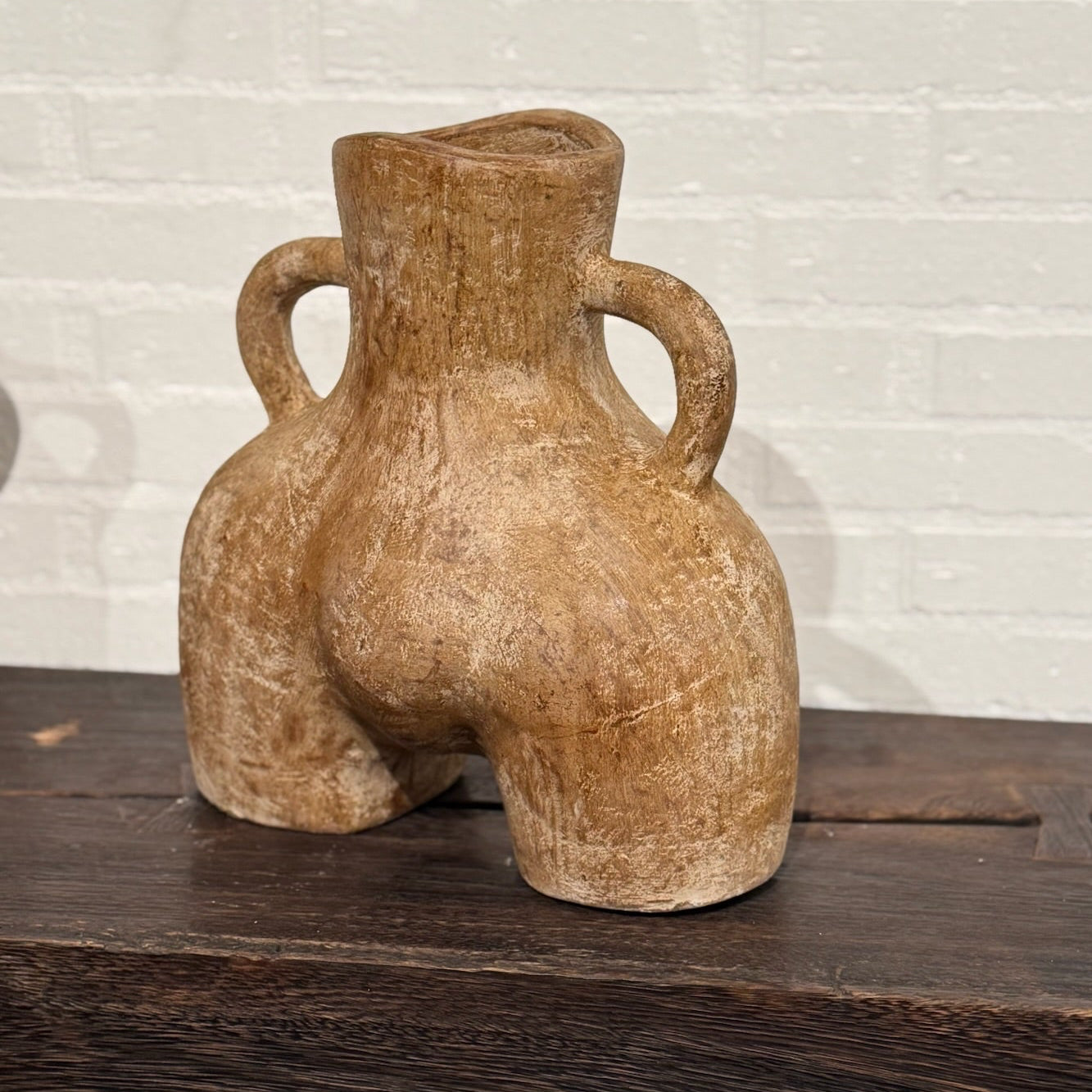 Jarrón de cerámica artesanal de diseño orgánico