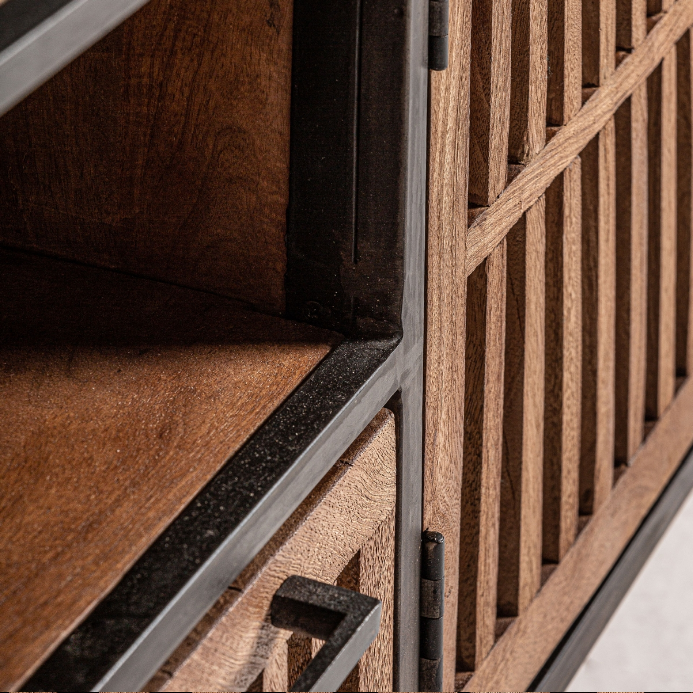 MUEBLE TV MADERA Y HIERRO