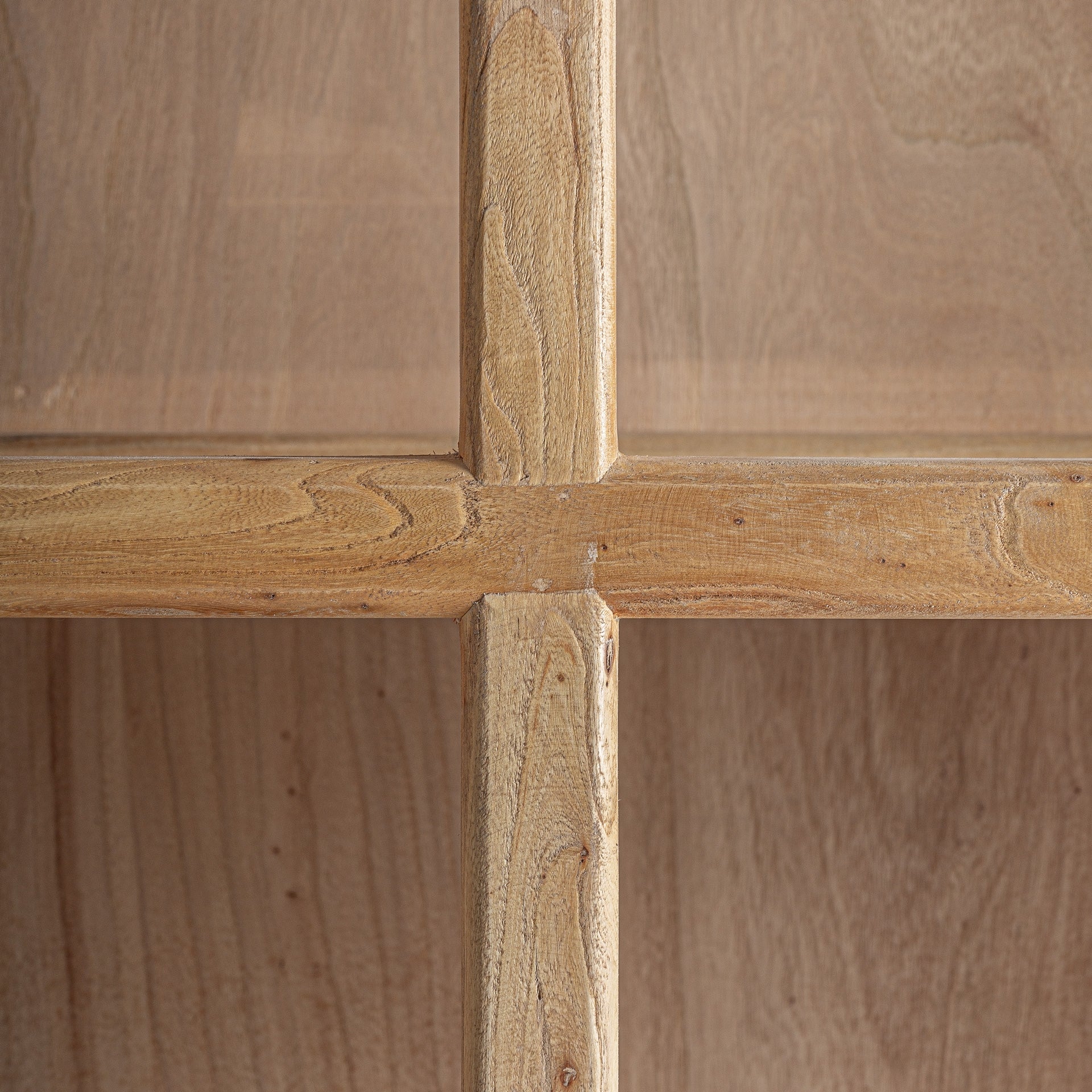 Librería de madera de olmo reciclado