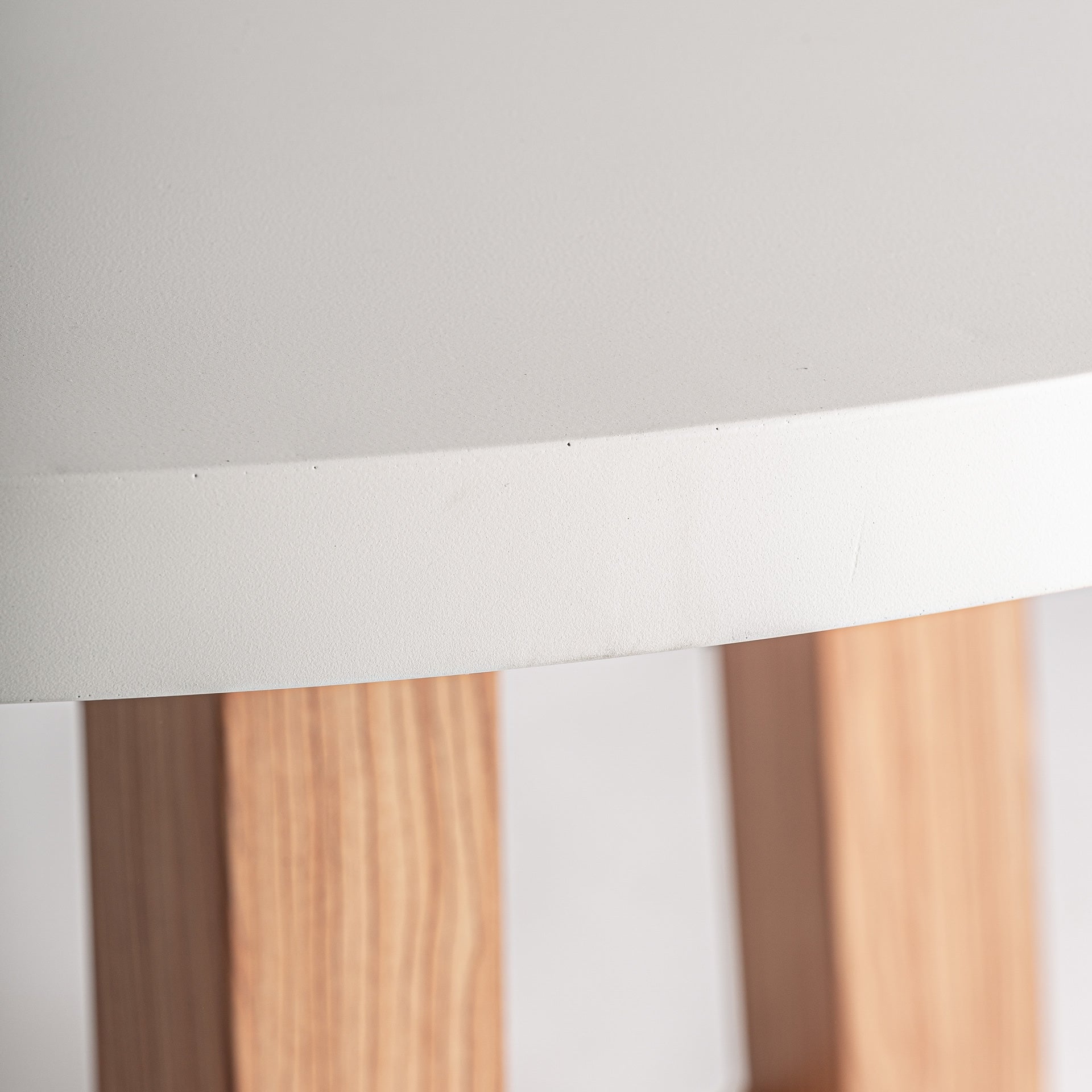 Mesa de comedor de hormigón armado