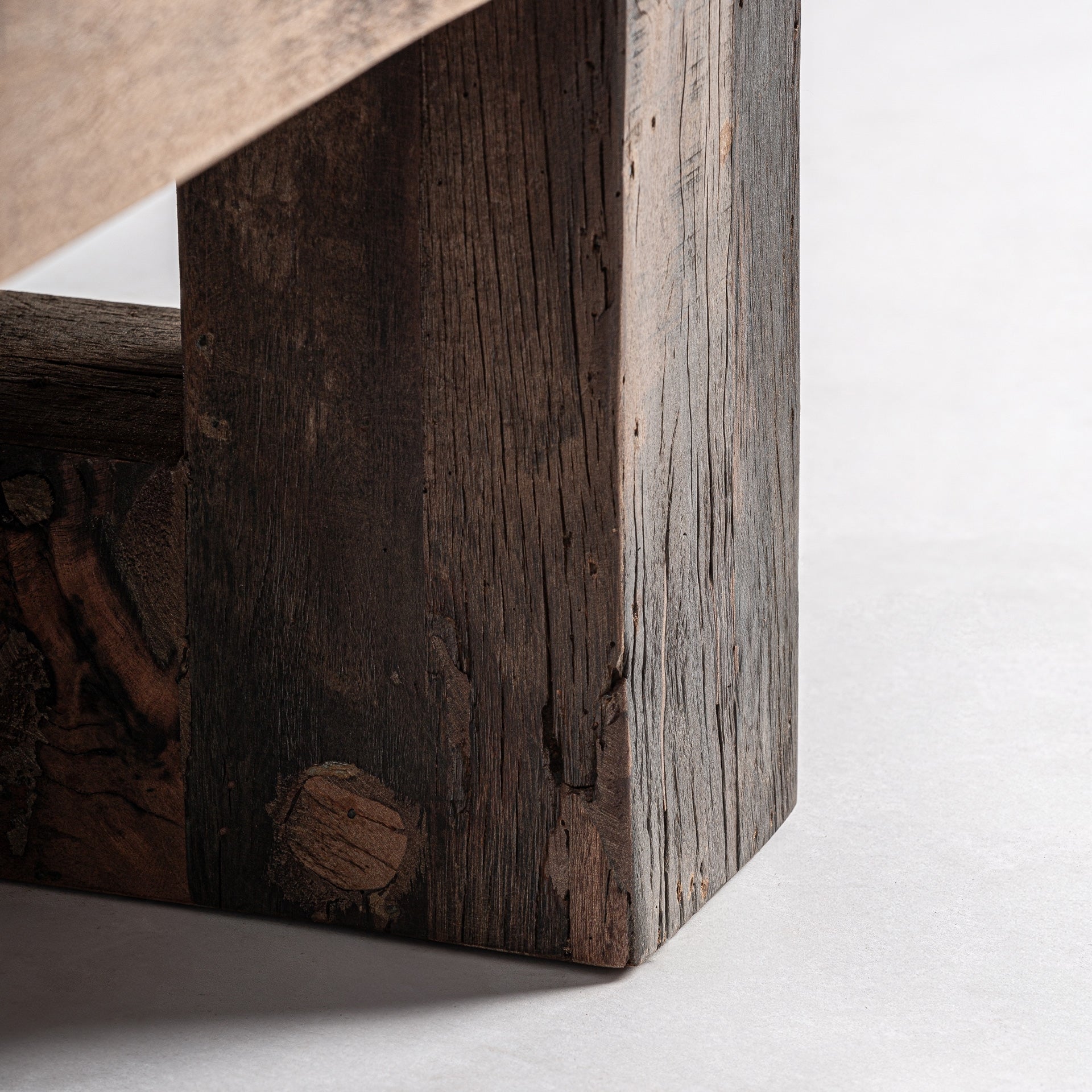 Mesa de centro de madera recuperada