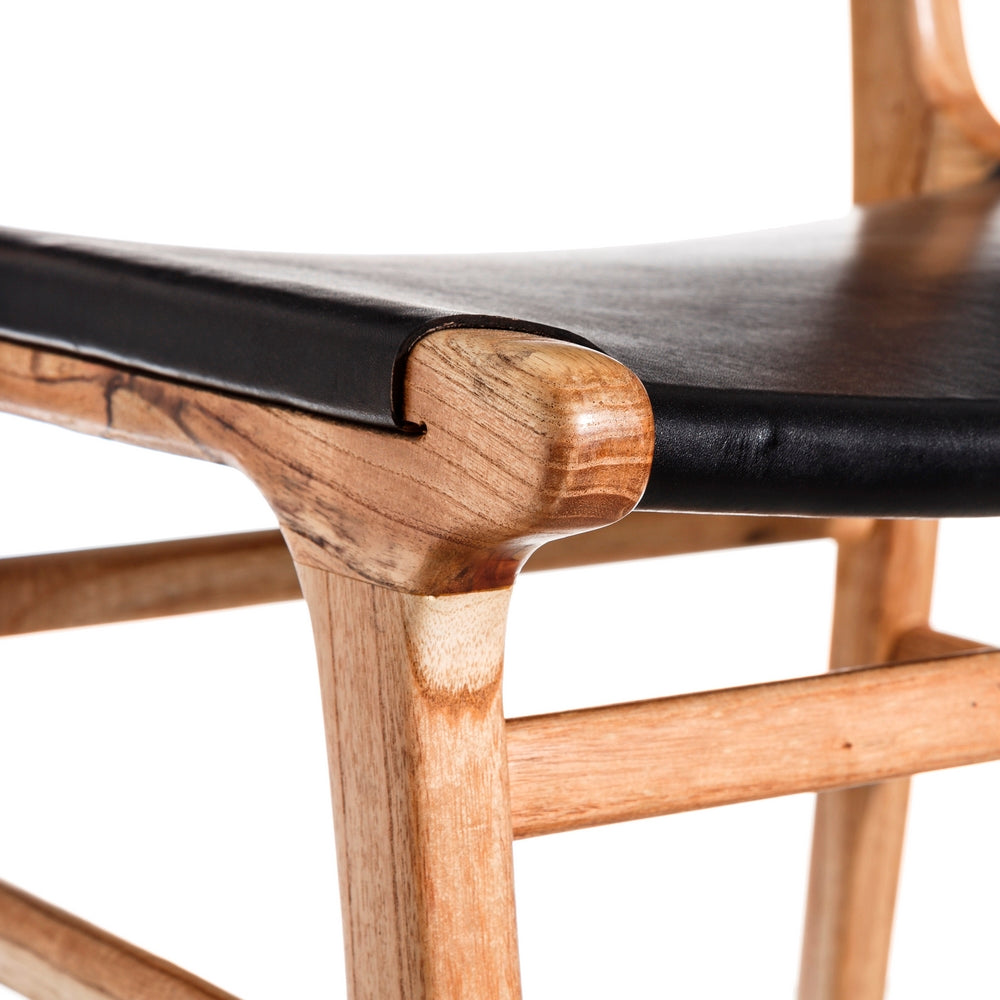 Silla de madera maciza de teca y piel negra