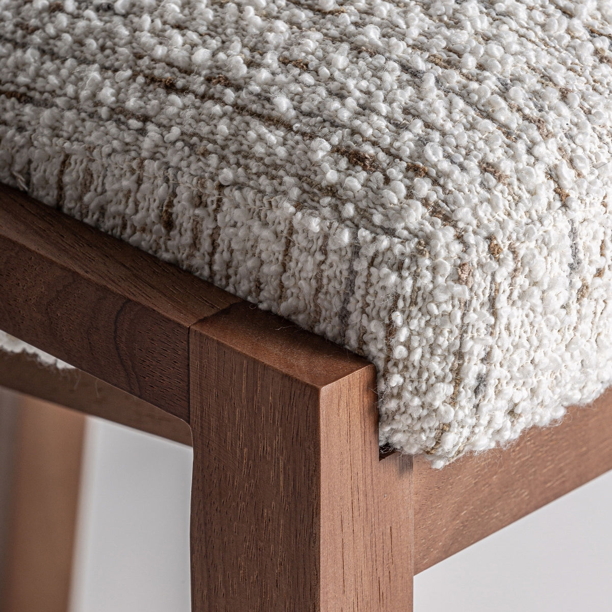 SILLA tejido bouclé / madera de caucho