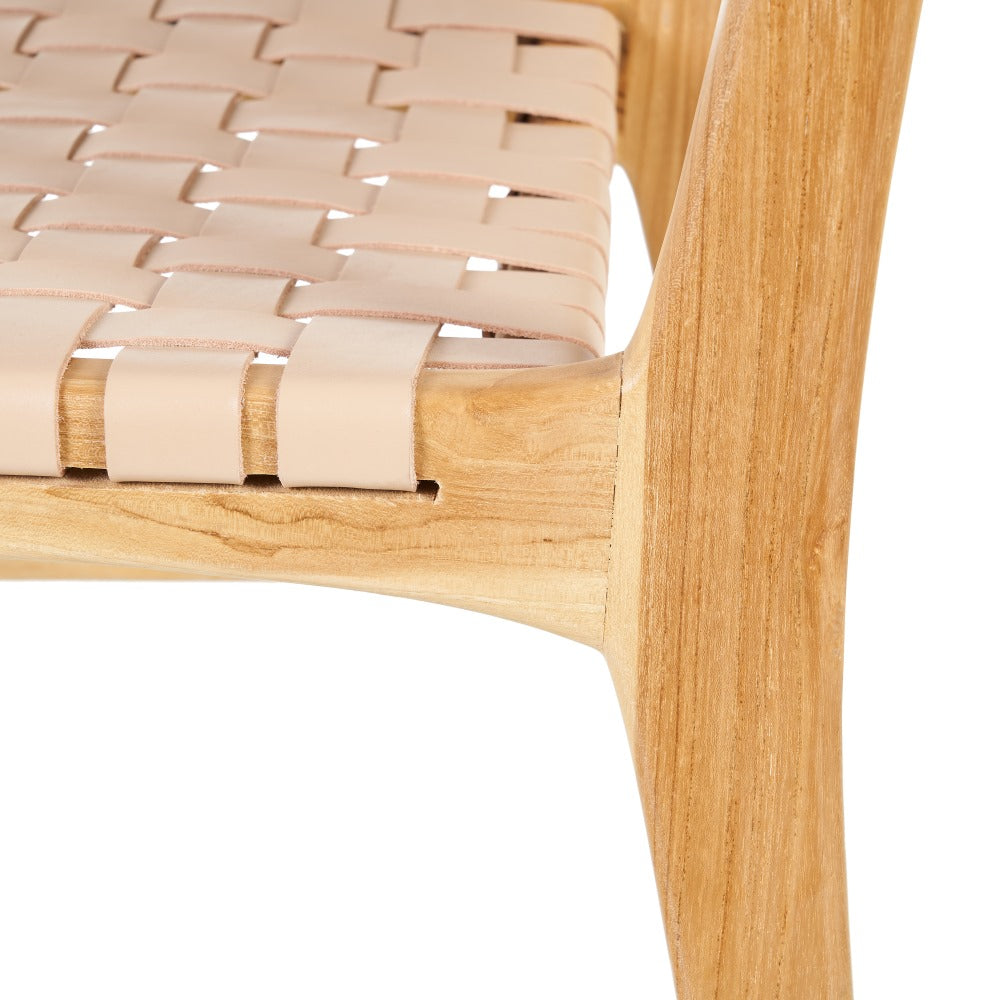 Silla de madera de teca y piel beige