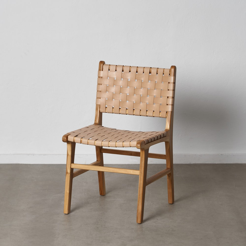 Silla de madera de teca y piel beige