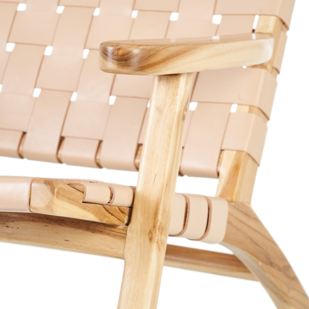 Butaca de madera de teca y piel beige