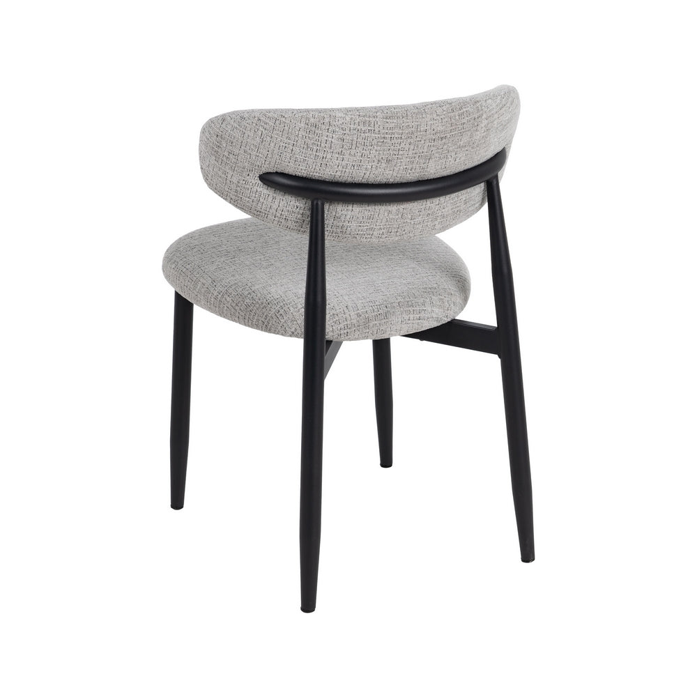 Silla tapizada gris con estructura metálica