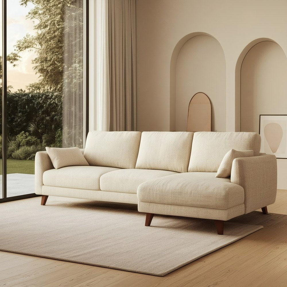 Sofá chaise longue beige en tejido y madera – 240 cm