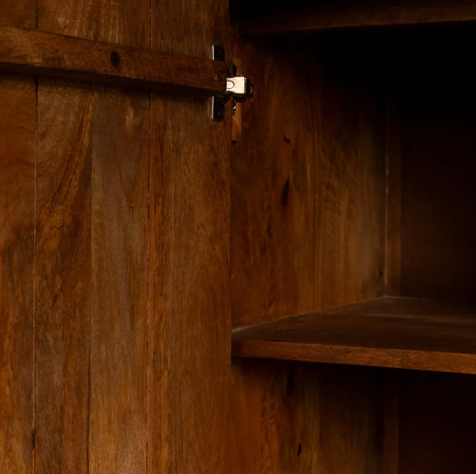 Mueble auxiliar de madera de mango marrón