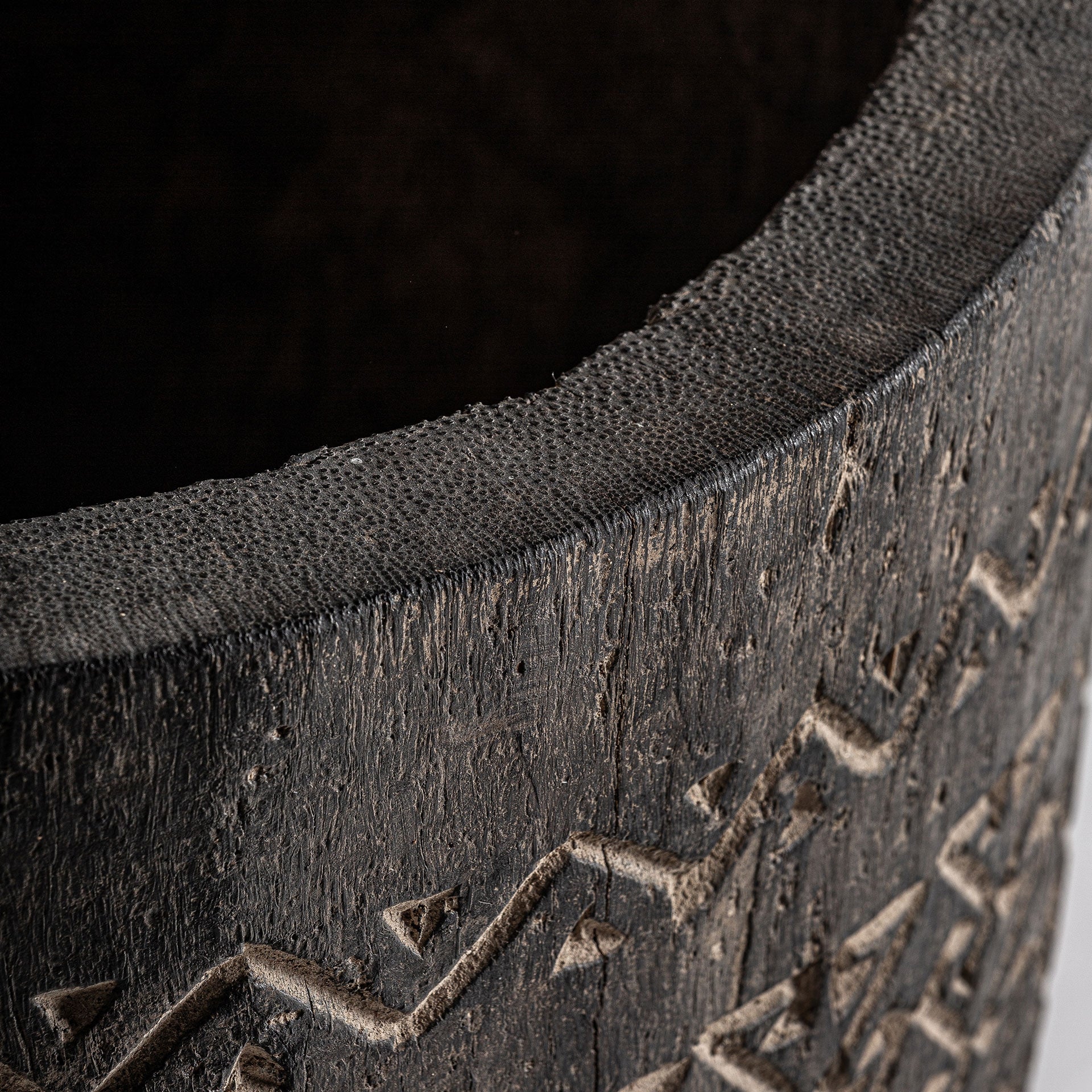 Macetero artesanal de madera