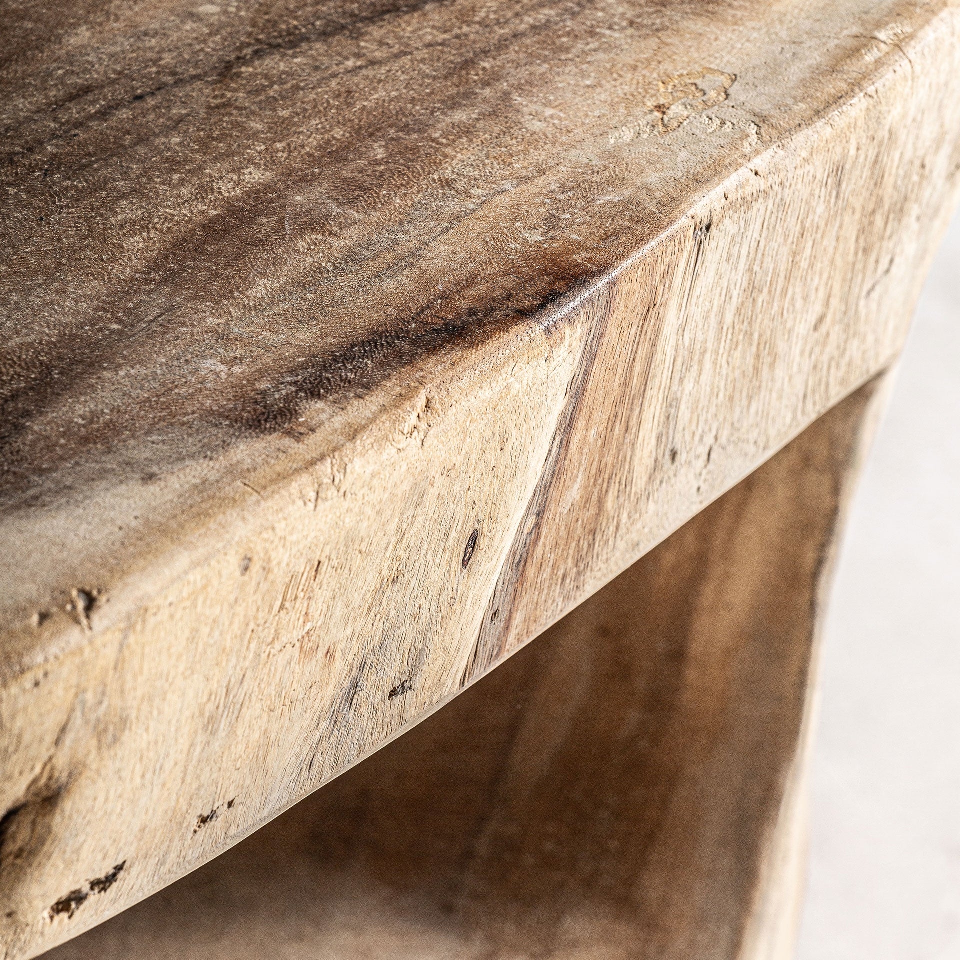 Mesa de centro de madera suar