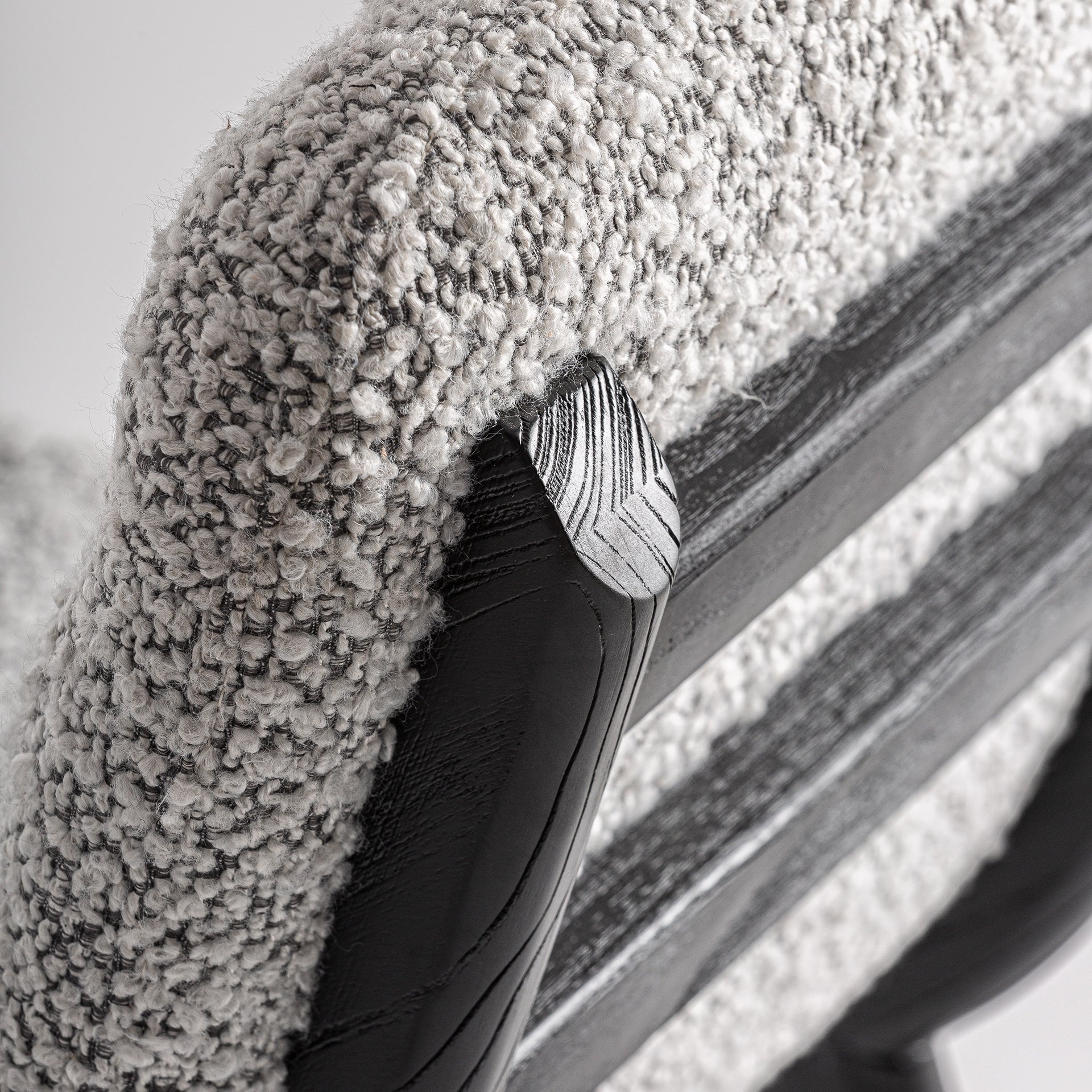 SILLA DE MADERA GRIS